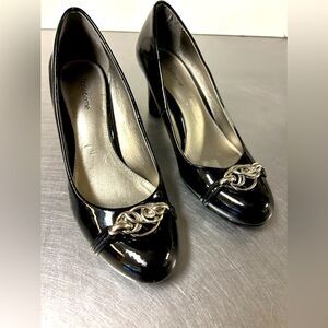 Vintage Liz Claiborne 9.5 Janay Pumps Patent Leather Silver Buckle.